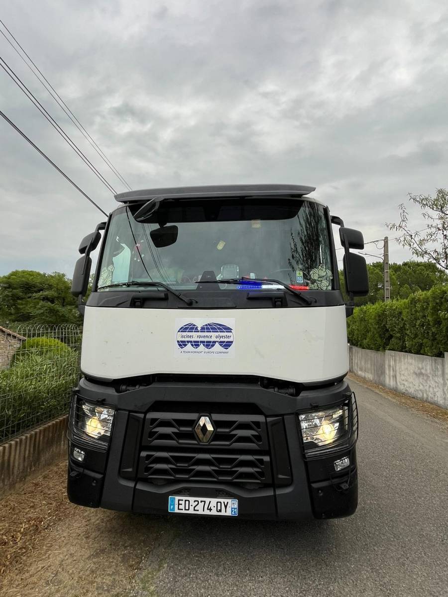 camion de livraison piscine coque polyester ppp