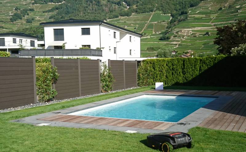 piscine coque polyester avec volet immergé sécurité coveroll abriblue