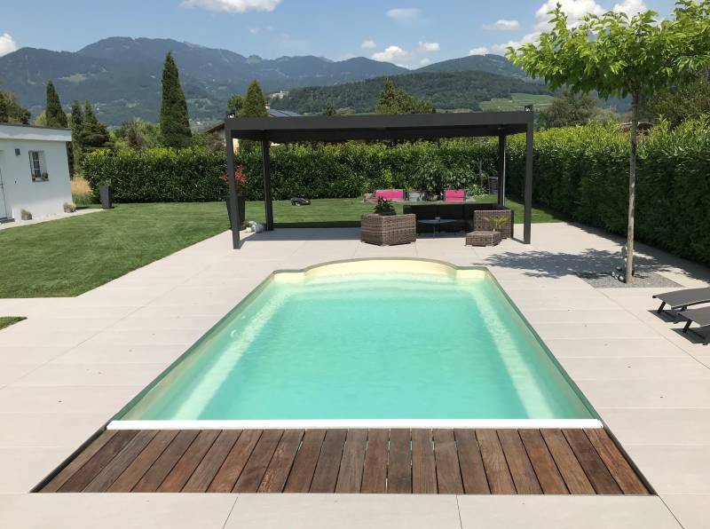 Volet de sécurité immergé motorisé COVEROLL dans une piscine à Apt Vaucluse