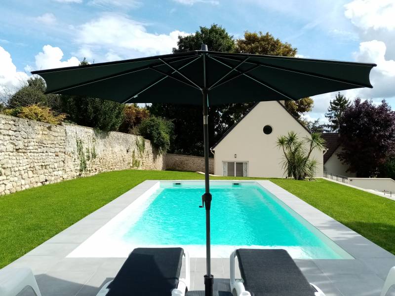 piscine coque avec banquette AVIGNON