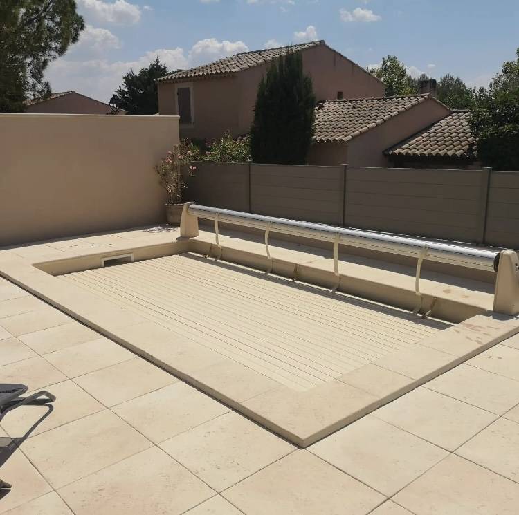 volet électrique sur petite piscine