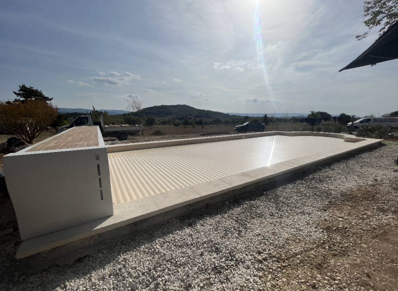 volet electrique sur grande piscine