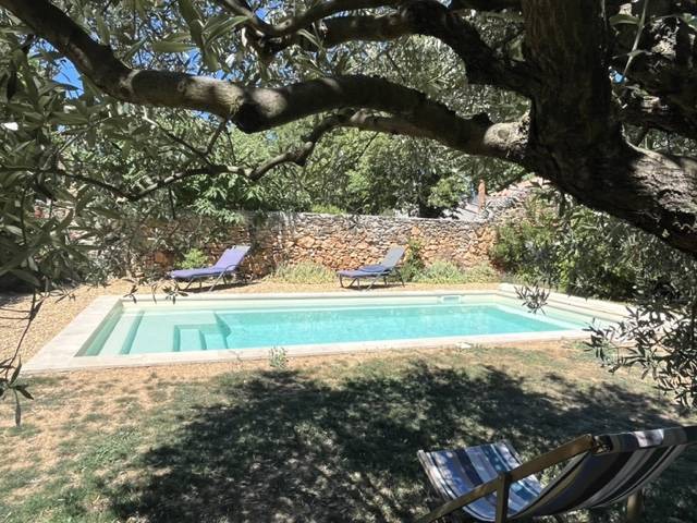 PISCINE COQUE LAVANDE 730 GARGAS LUBERON 