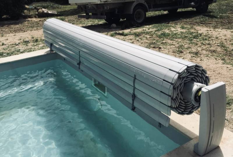 volet hors sol piscine coque polyester luberon