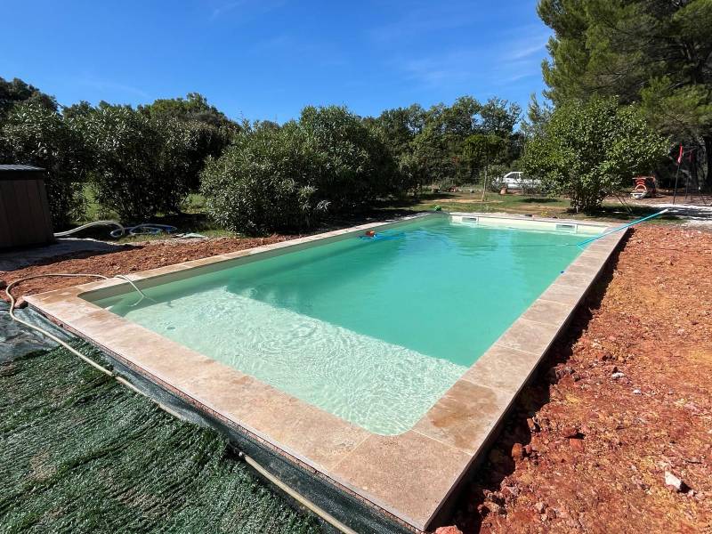 piscine avec plage immergé coque par generale piscines avignon
