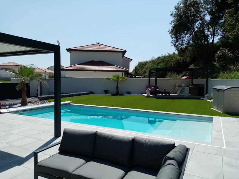 Distributeur coque Piscines Porvence polyester LUBRERON VAUCLUSE