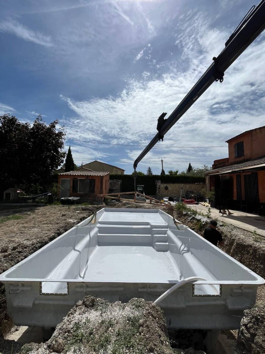 Mise en place d'une coque avec plage immergée à Orange dans le vaucluse
