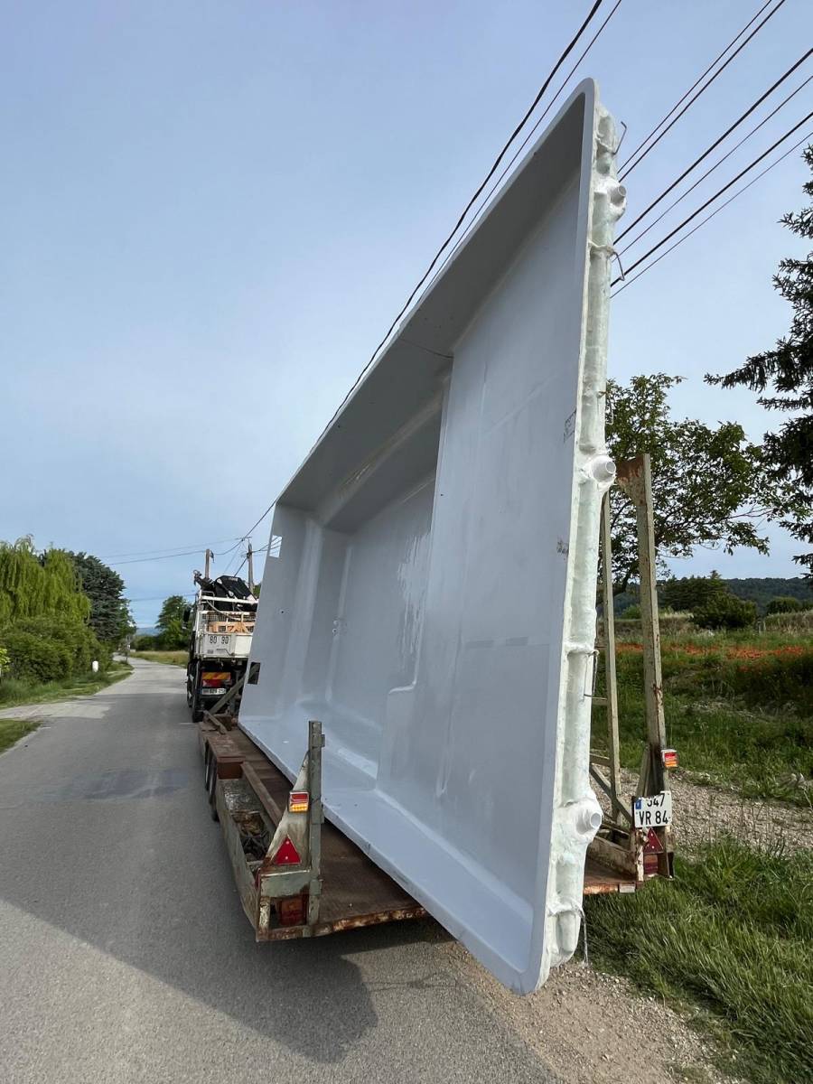coque polyester avec plage immergée  à avignon dans le vaucluse