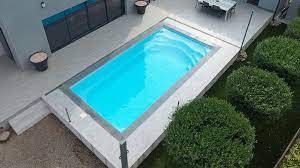 piscine dans jardin aménagé bonnieux